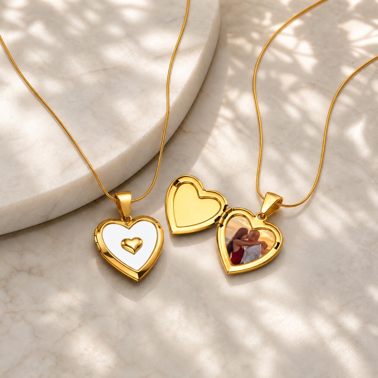 Heart Locket Necklace Photo - Collar con colgante en forma de